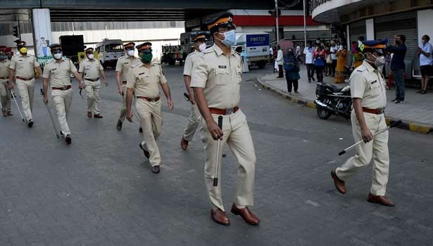 मुंबई में चार जगहों पर रखे गए हैं बम'!, पुलिस कंट्रोल रूम में आया फोन कॉल -  #Khabar
